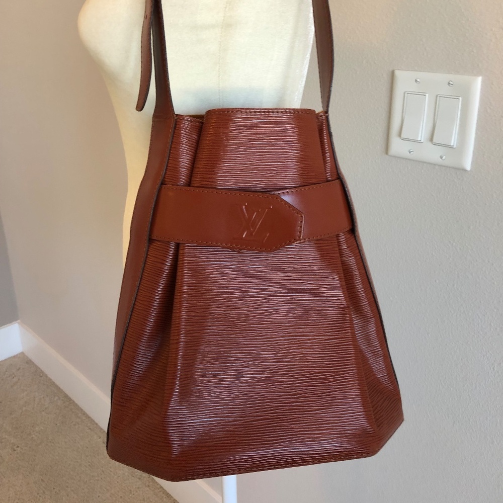 LOUIS VUITTON BAG